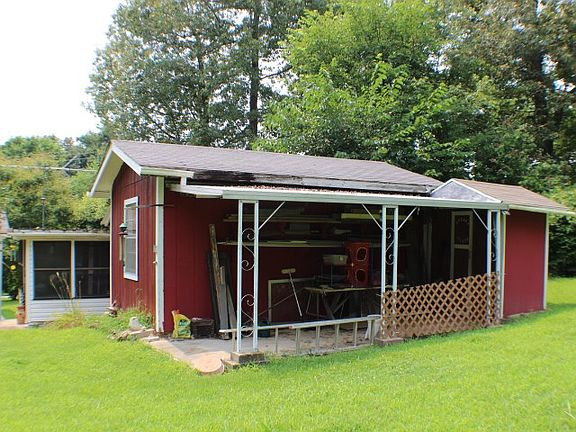 3rd image of 10 Tucker Ln