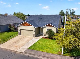 898 James Dr, Molalla, OR 97038