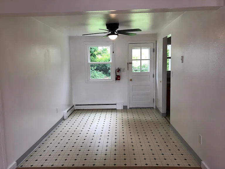 Belleview Townhouses and Apartments — Photo 15