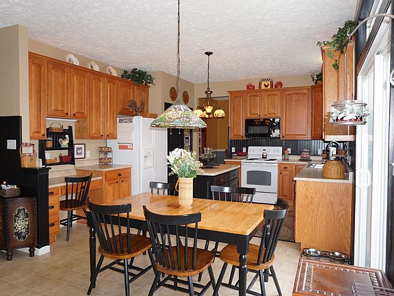 3rd image of 107 Pembroke Ct