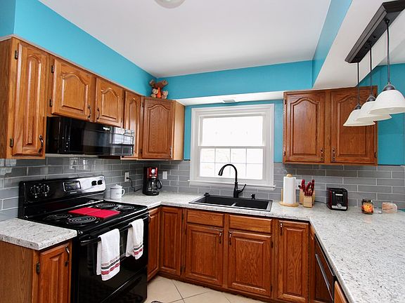 5th image of 1050 Toulon Ave