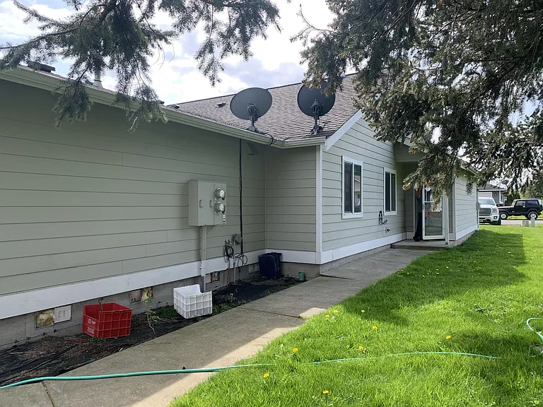 208 Noble St #1 — Photo 11
