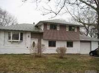 62 Fairlawn Ln, Centereach, NY 11720