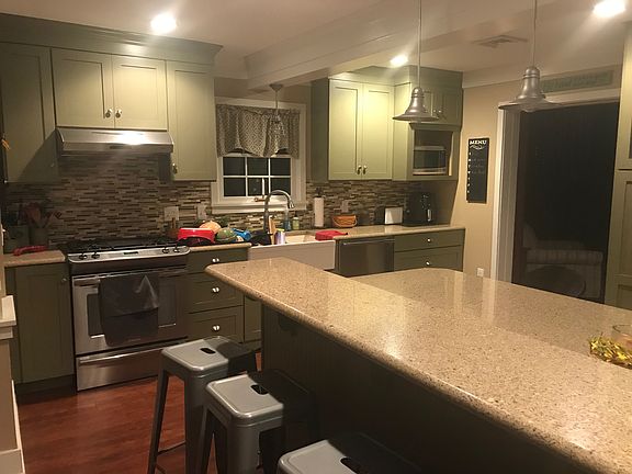 Kitchen with quartz counters
