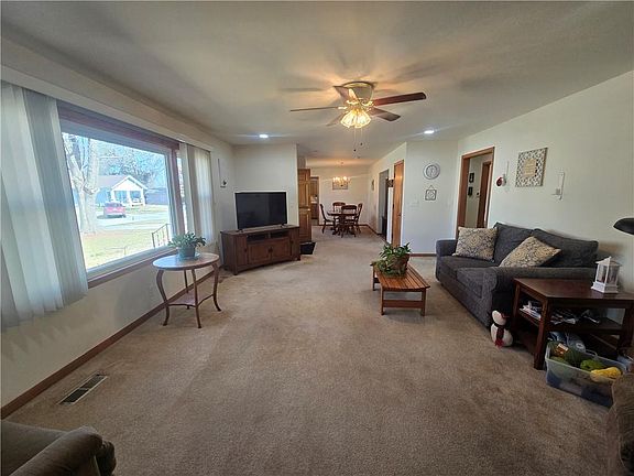 4th image of 100 E Buford St