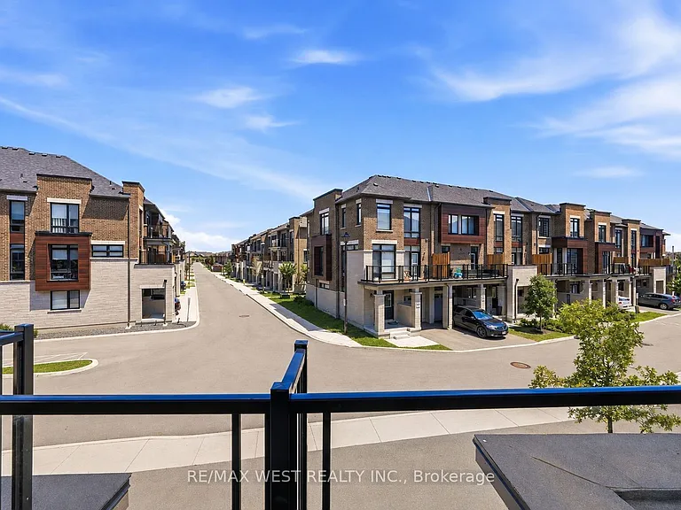 55 Holyrood Cres — Photo 29