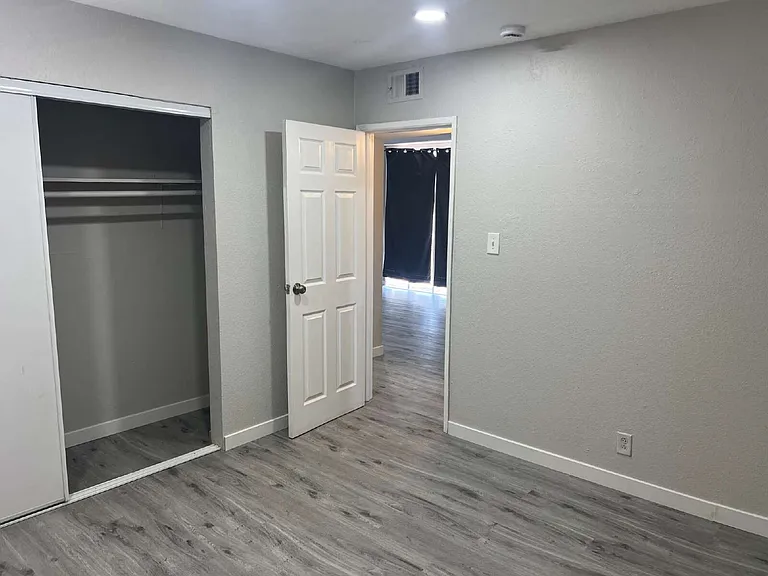 3350 Cambridge St #4 — Photo 17