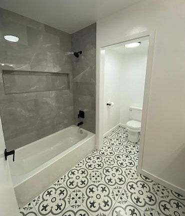 5th image of 176 S Oak Knoll Ave #61