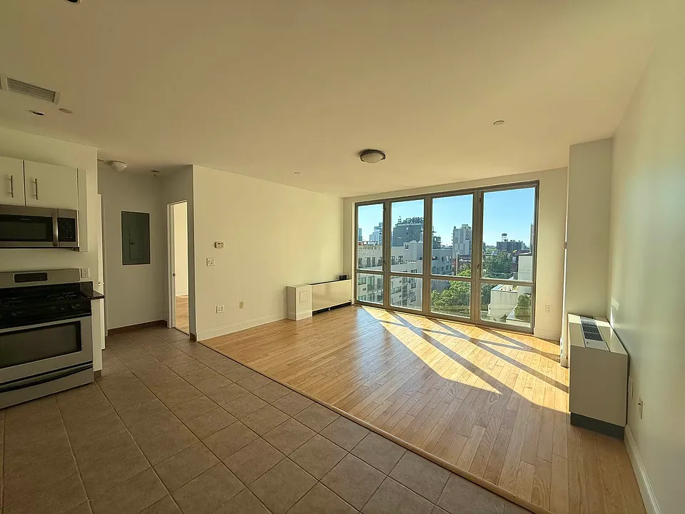 579 Warren St #4