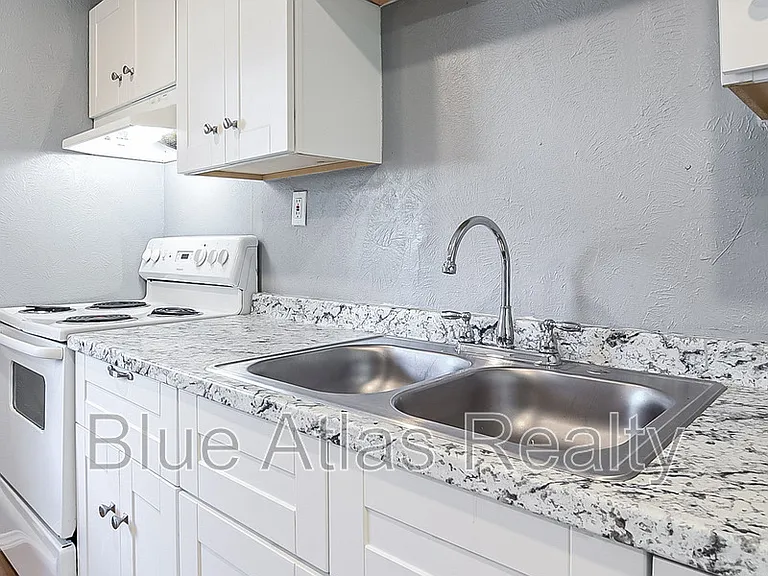 1212 Riverview Dr #B — Photo 8