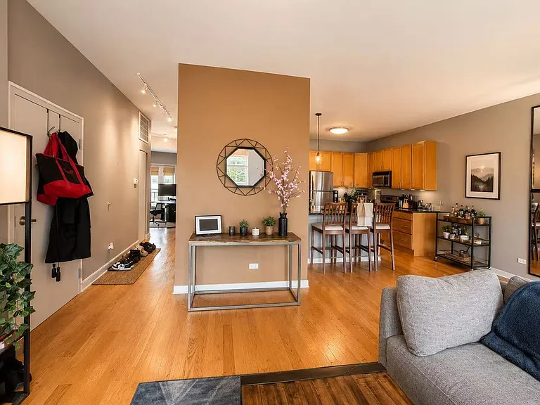 3741 N Wolcott Ave #12 — Photo 6