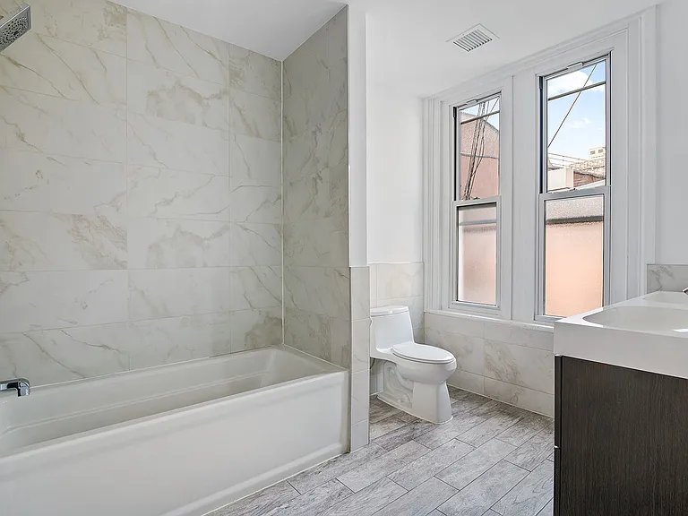 35 Howard St #5 — Photo 8