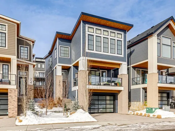 28 E Timberline Way SW, Calgary, AB T3H 0W3