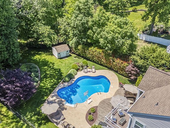 3rd image of 60 Waterford Avenue