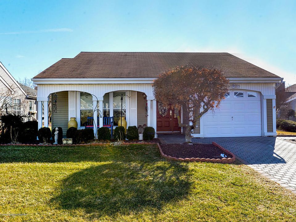 1st image of 37 Blackthorn Pl