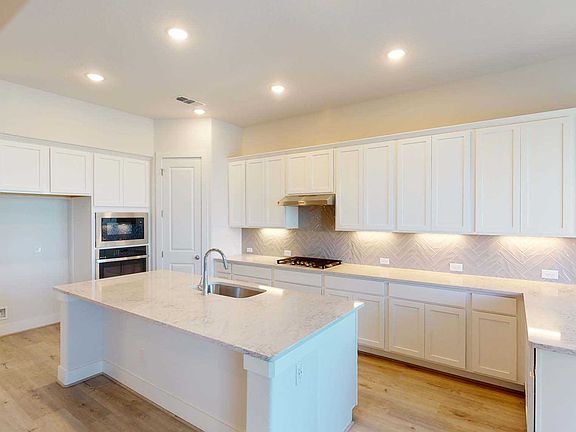5th image of 319 Mangold Dr