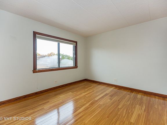 5th image of 6850 N Northwest Hwy APT 4C