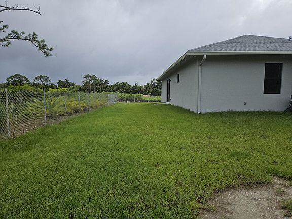 4th image of 6490 Park Ln W