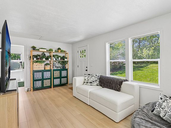 3rd image of 37073 N Antonio Ave
