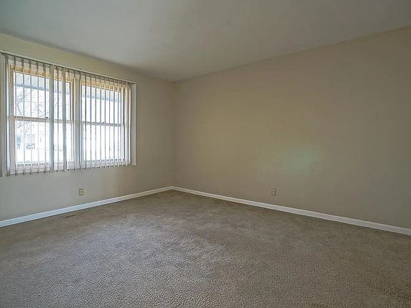 3rd image of 1726-1728 W Blue Spruce Ct #1726