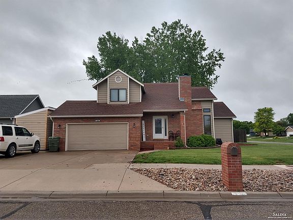 3rd image of 1402 Sherwood Ln