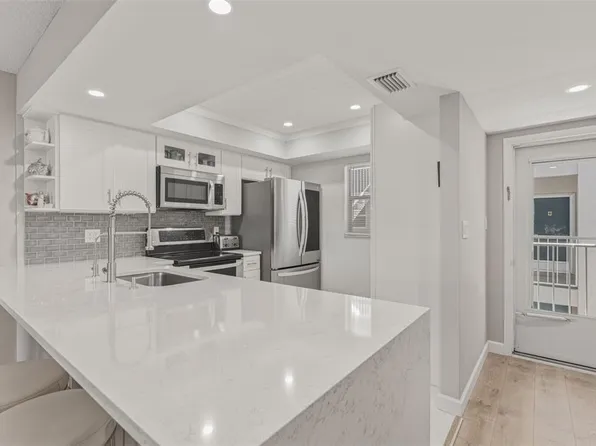 1520 Glen Oaks Dr E Unit 247, Sarasota, FL 34232