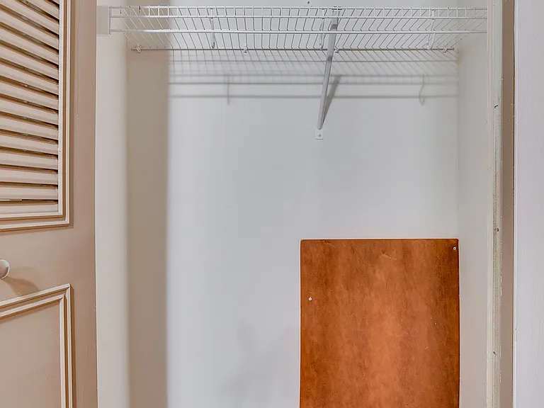Queen Terrace Apartments — Photo 16
