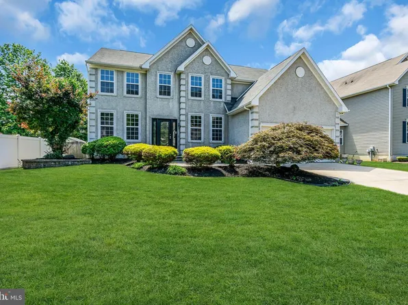 26 Creekwood Dr, Bordentown, NJ 08505