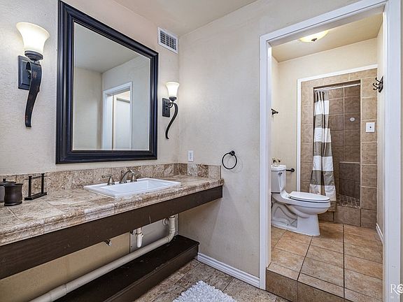 5th image of 2717 Notre Dame Ave