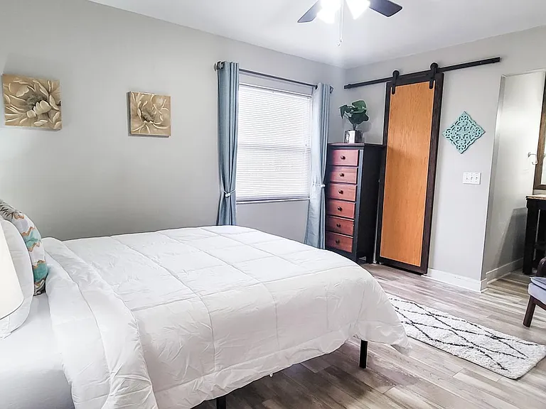 3208 W De Leon St #B — Photo 8