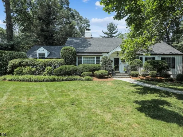 35 Rotary Dr, Summit City, NJ 07901