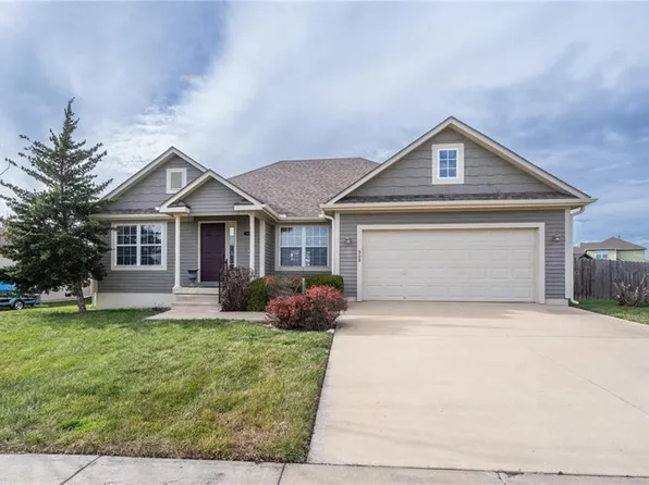 908 Edgewood St, Paola, KS 66071