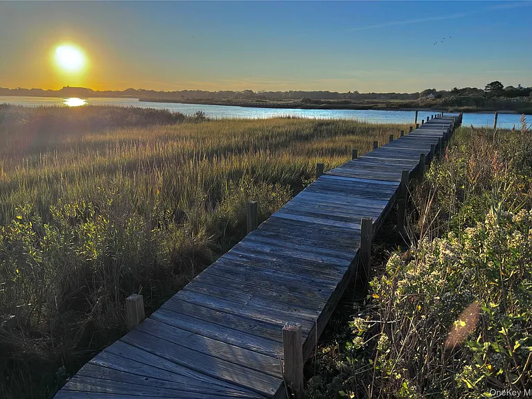 162 Dune Rd — Photo 19