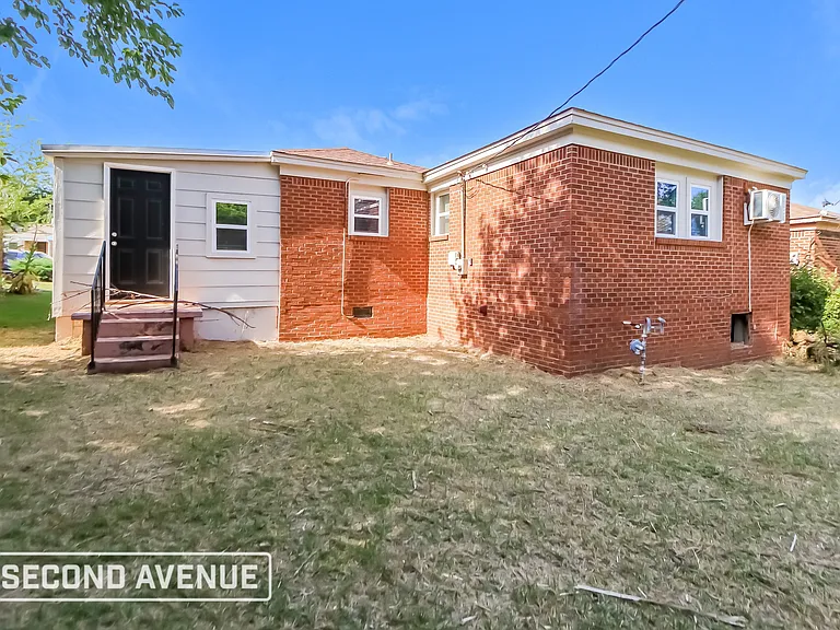 2616 NE Success St — Photo 10