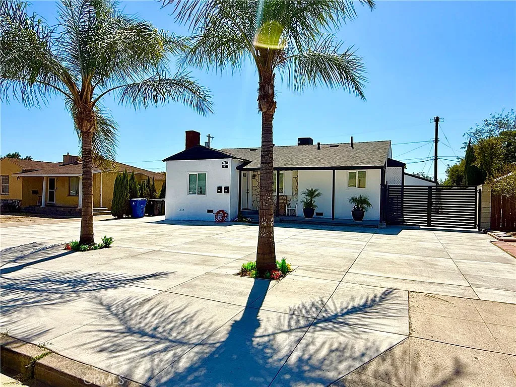 3 bed, 1214 sqft, $3,695 — Photo 1