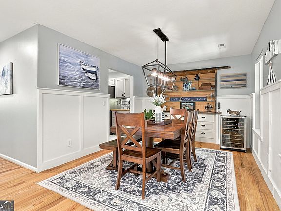3rd image of 105 Wapiti Ln