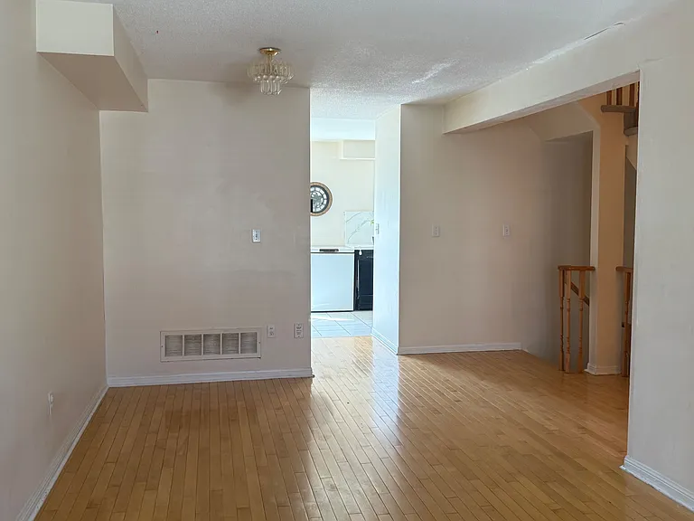 80 Acorn Pl #16 — Photo 9