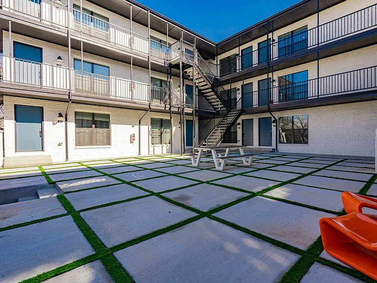 Perrin Flats at Bishop Ridge — Photo 24