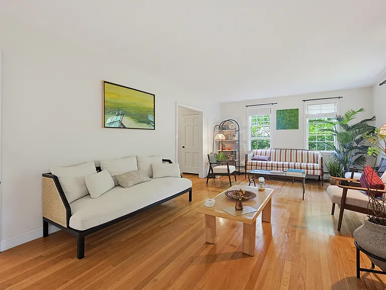 12 Carriage Dr — Photo 7