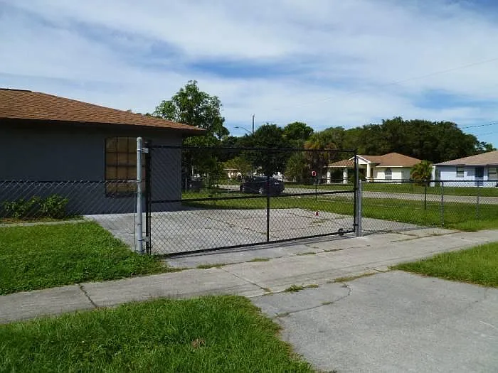 1816 Cranford Ave — Photo 8