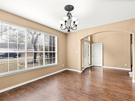 2nd image of 118 Oakmont Forest Dr