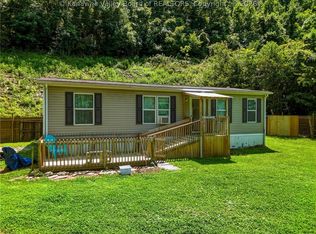 1261 Hartland Rd, Clay, WV 25043