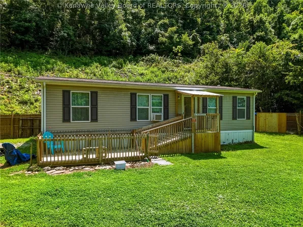 1261 Hartland Rd, Clay, WV 25043