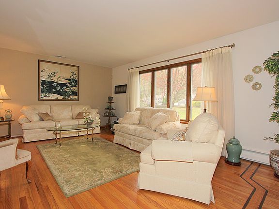 4th image of 2414 Pine Grove Ct