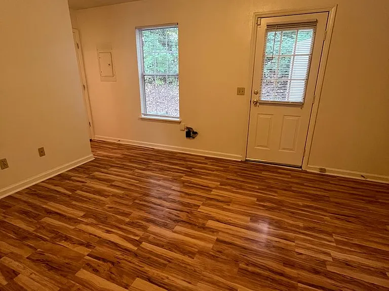 888 Patrick Henry Dr — Photo 10