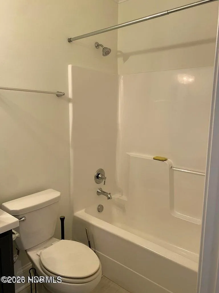 4 bed, 3.0 bath, 2825 sqft, $2,750 — Photo 4