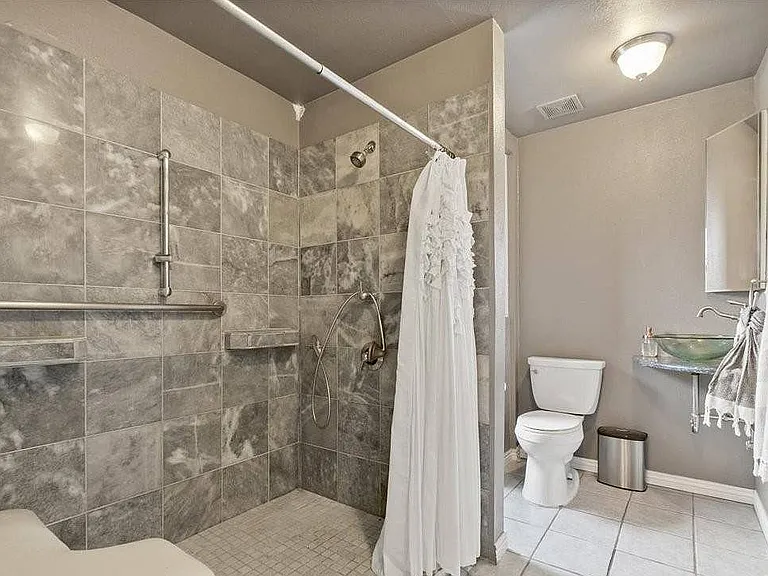 1418 Glencoe St — Photo 25