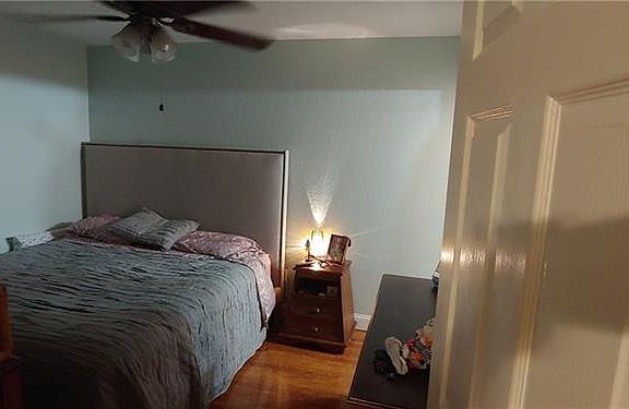 5th image of 916 35th Ave SW