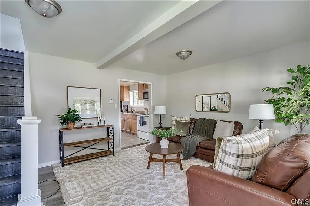 3 bed, 2.0 bath, 948 sqft, $1,550 — Photo 3