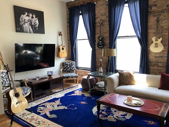 5th image of 226 W Chicago Ave #2
